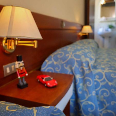 Easy Hotel Meryon Sottomarina Exteriör bild