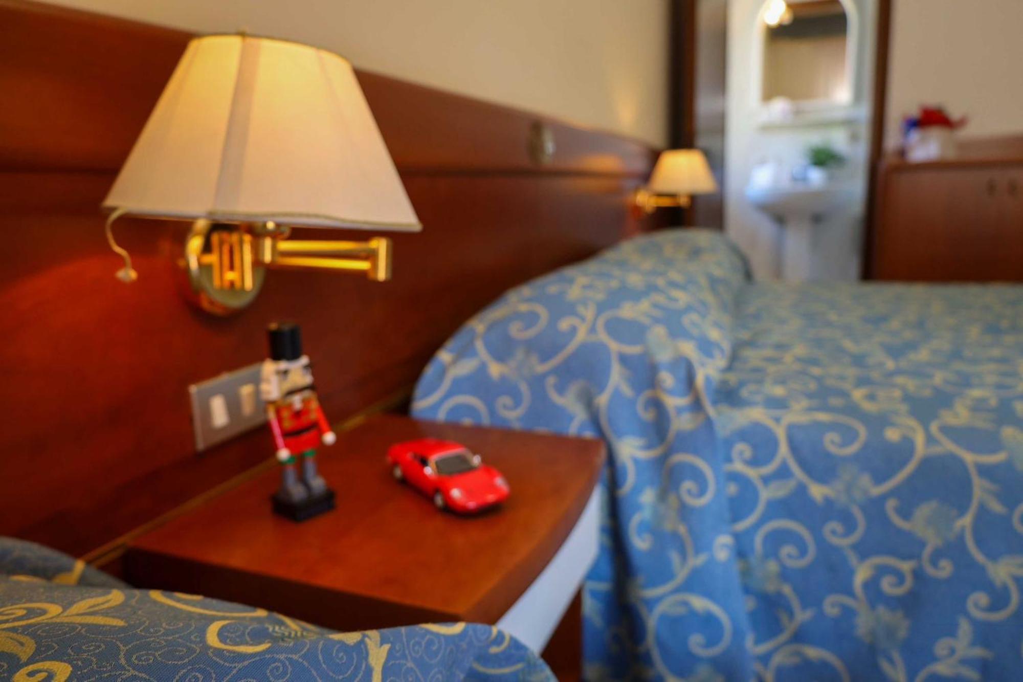 Easy Hotel Meryon Sottomarina Exteriör bild