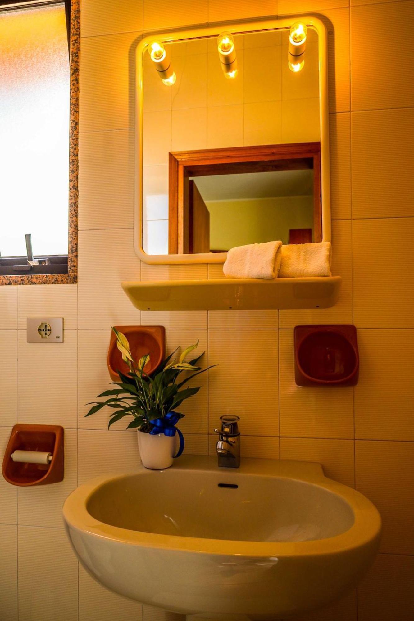 Easy Hotel Meryon Sottomarina Exteriör bild
