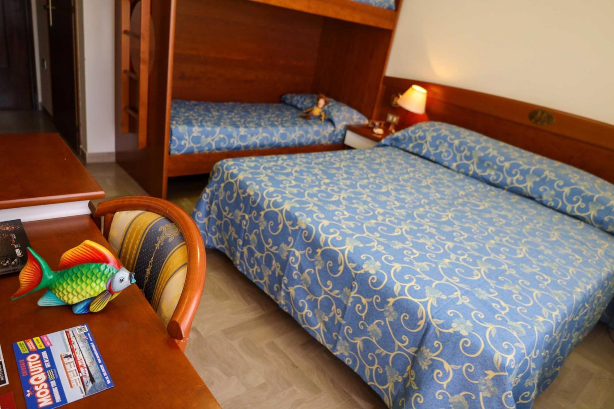 Easy Hotel Meryon Sottomarina Exteriör bild