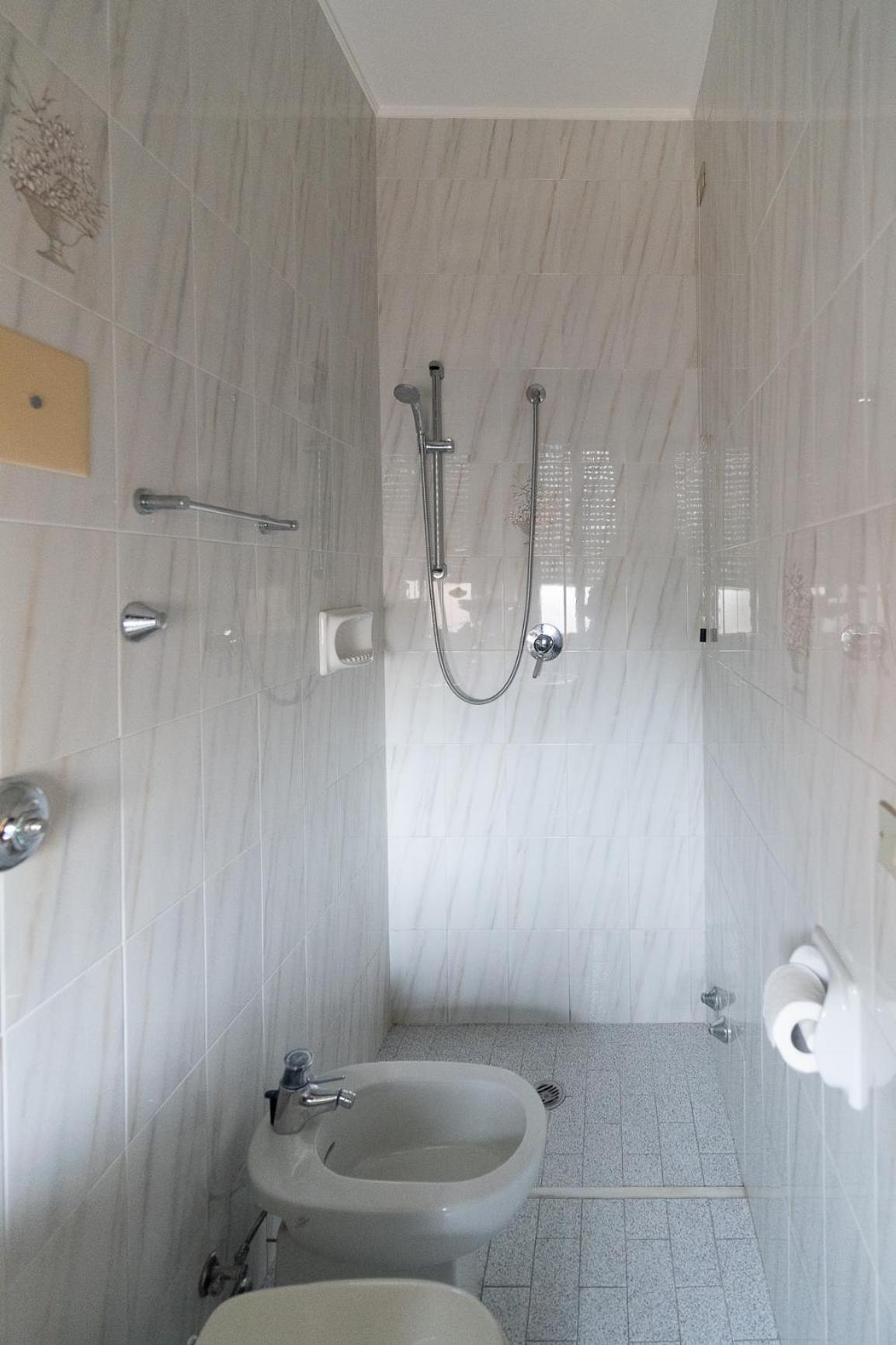 Easy Hotel Meryon Sottomarina Rum bild