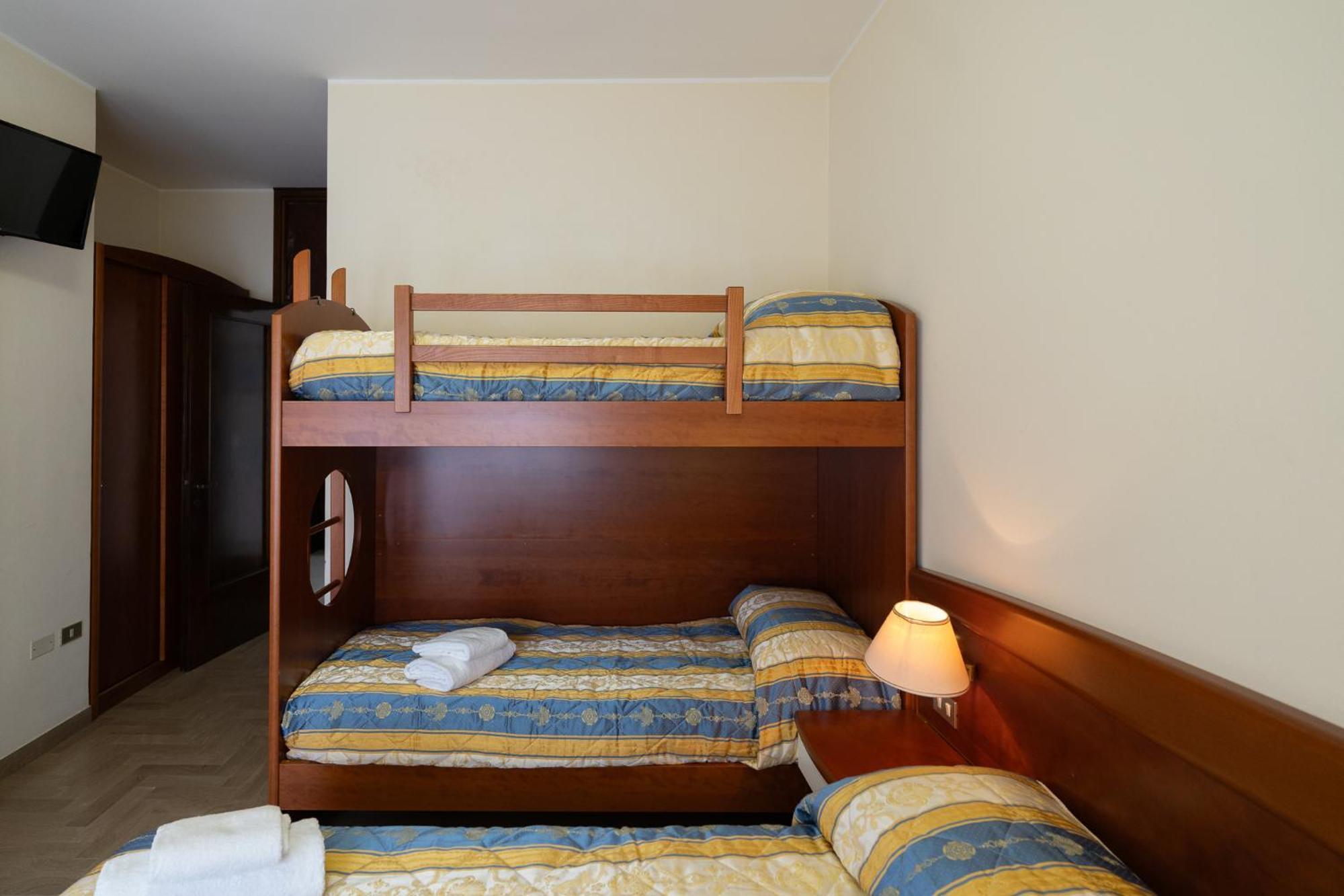 Easy Hotel Meryon Sottomarina Exteriör bild
