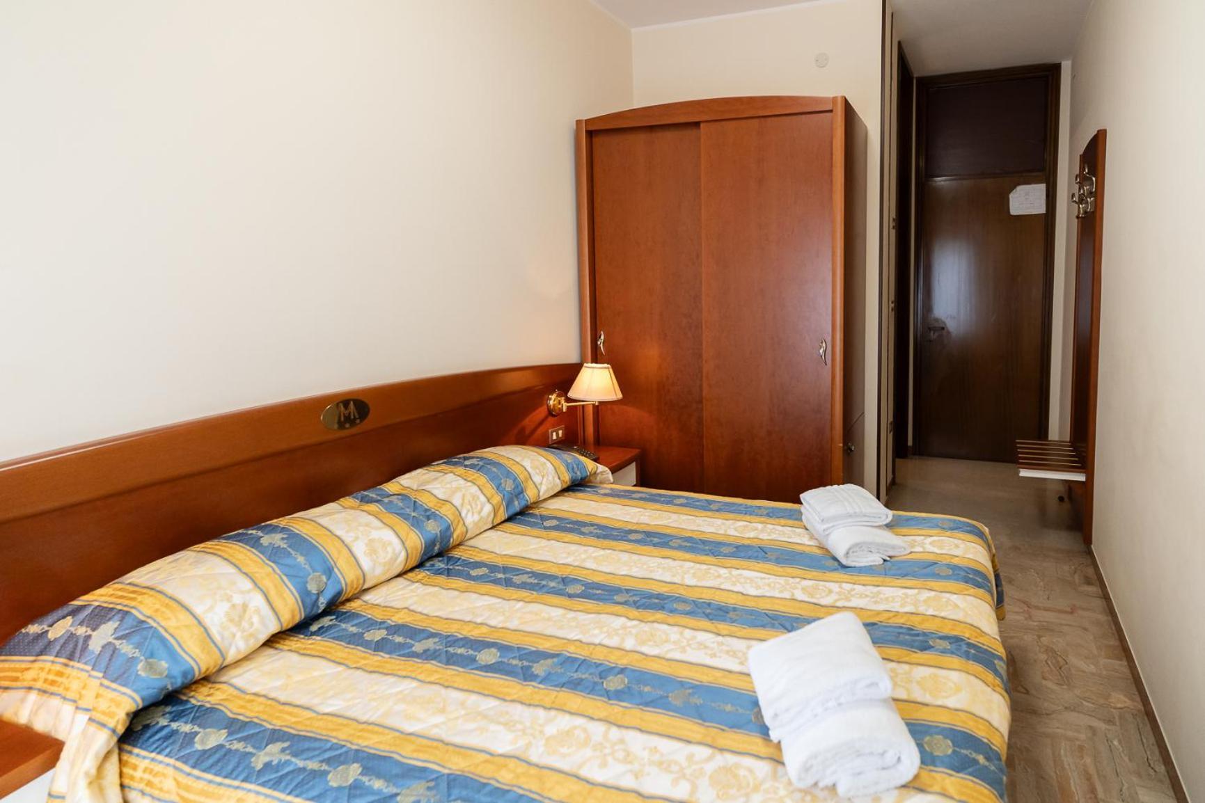 Easy Hotel Meryon Sottomarina Rum bild