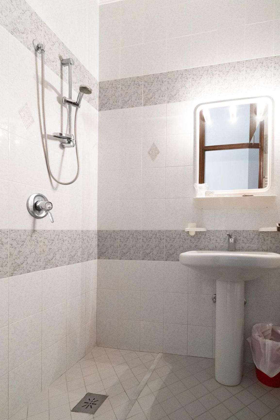 Easy Hotel Meryon Sottomarina Rum bild
